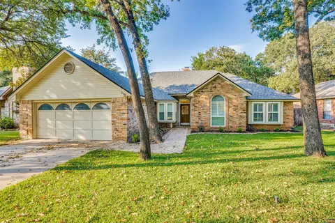 2140 S Winding Creek Dr, Grapevine, TX 76051