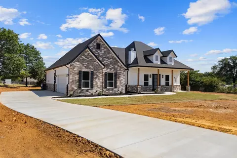 5718 Thousand Oaks Dr, Joshua, TX 76058