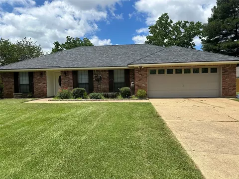 1916 Palmetto Rd, Benton, LA 71006