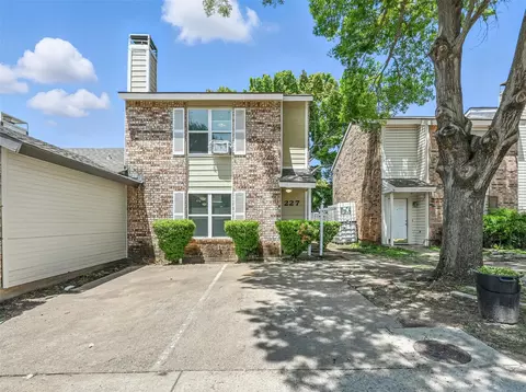 227 Country Bend Dr, Duncanville, TX 75137