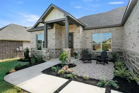 228 Rosemary Dr, Azle, TX 76020