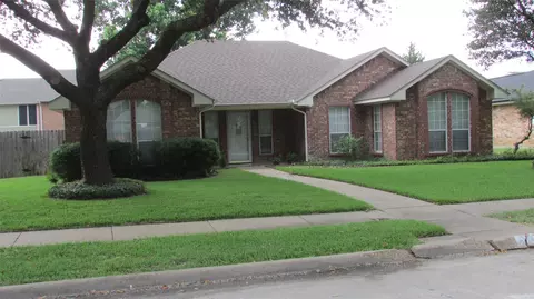 2305 Sherwood Dr, Ennis, TX 75119