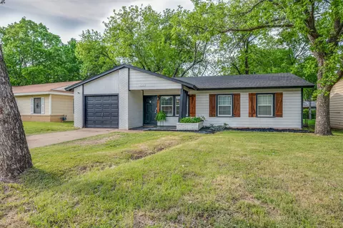 4241 Quails Ln, Fort Worth, TX 76119