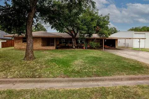 825 Vickie Dr, Azle, TX 76020