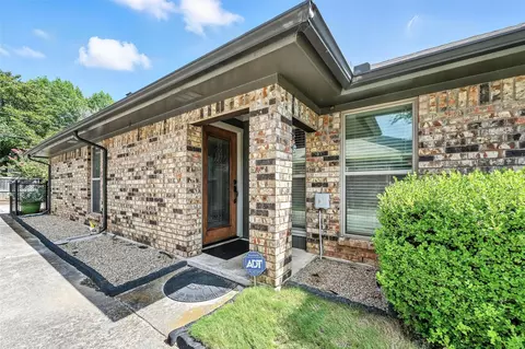 5215 Wild Horse Ct, Arlington, TX 76017