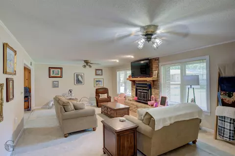 Living - 600 9th St NW, Springhill, LA 71075 photo 1 of 2