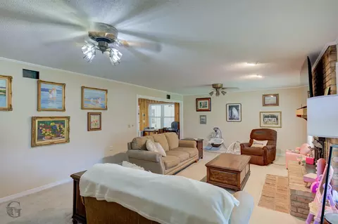 Living - 600 9th St NW, Springhill, LA 71075 photo 2 of 2