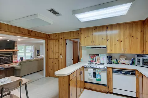 Kitchen - 600 9th St NW, Springhill, LA 71075 photo 2 of 2