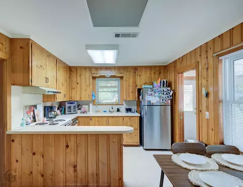 Kitchen - 600 9th St NW, Springhill, LA 71075 photo 1 of 2