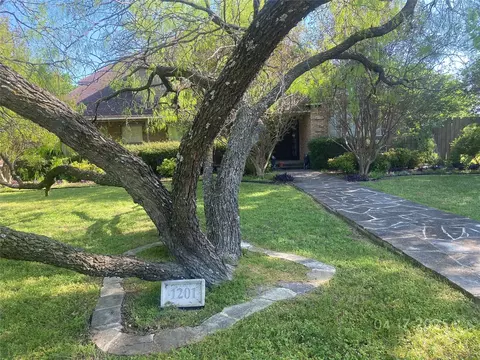 1201 Sandra Ln, Grand Prairie, TX 75052
