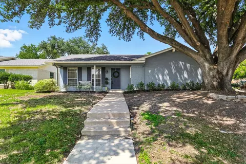 3800 S Wedgworth Rd, Fort Worth, TX 76133