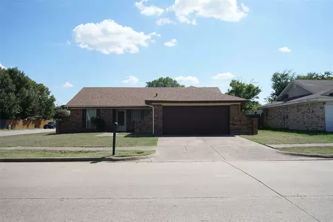 316 Juniper Dr, Arlington, TX 76018