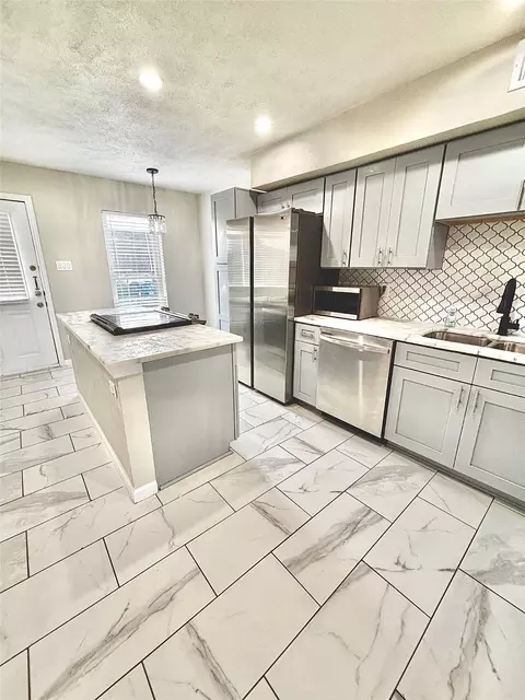 900 S Weatherred Dr #900B, Richardson, TX 75080