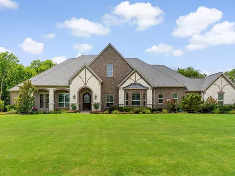 211 The Falls Dr, Sunnyvale, TX 75182