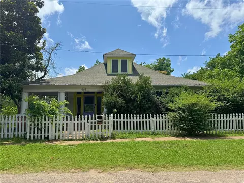 603 N 2nd St, Honey Grove, TX 75446
