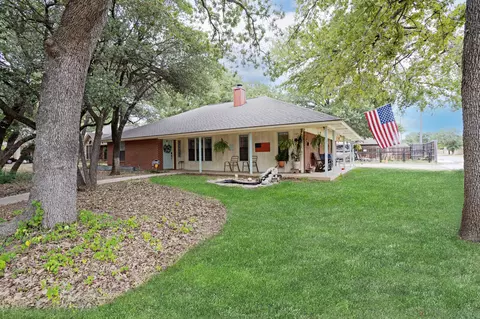 1133 Willow Ridge Dr, Azle, TX 76020
