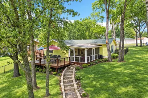 176 Bayside Cir, Malakoff, TX 75148