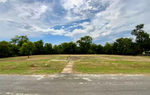 1018 W Angeline St, Groesbeck, TX 76642
