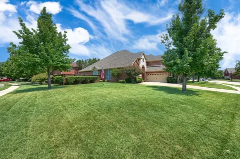 8401 Edgewood Dr, Rowlett, TX 75089
