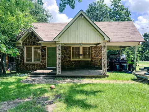 217 Polk St, Gilmer, TX 75644