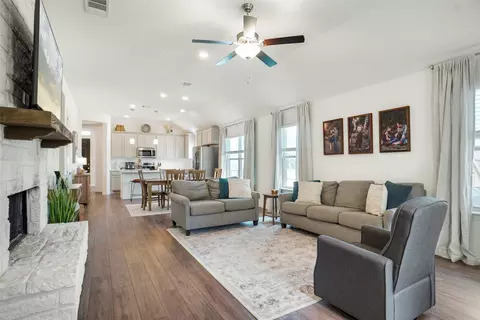 12645 Viewpoint Ln, Burleson, TX 76028