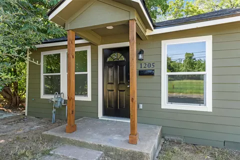 1205 E Calhoun Ave, Waco, TX 76704 photo 3