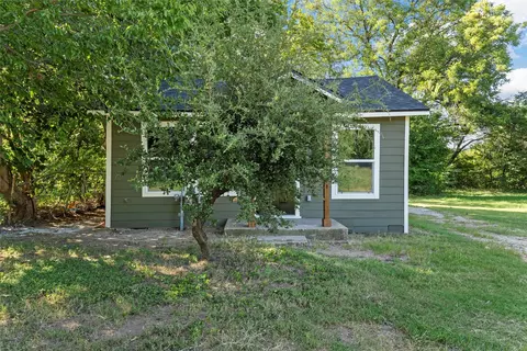 1205 E Calhoun Ave, Waco, TX 76704 photo 2