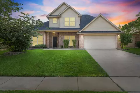 832 Adams Dr, Burleson, TX 76028