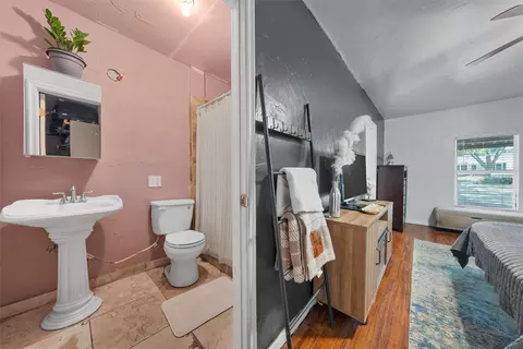 Bath - 708 Triangle Pl, Waco, TX 76710 photo 1 of 1
