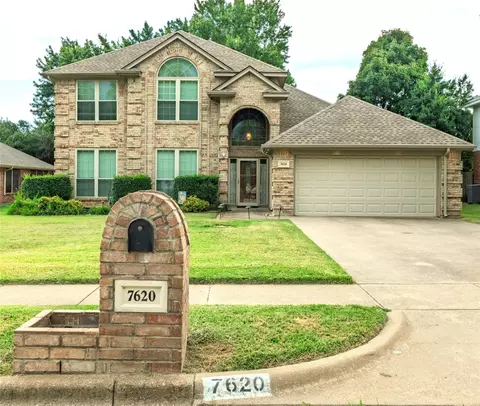 7620 Chapman Dr, North Richland Hills, TX 76182