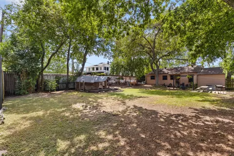 1703 Brandon St, Dallas, TX 75208