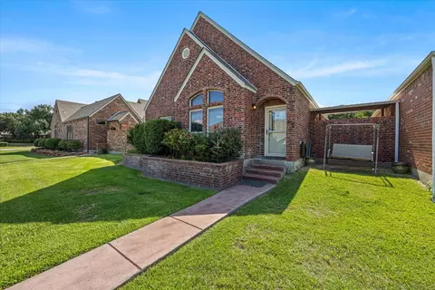 915 Austin Ct, Weatherford, TX 76086