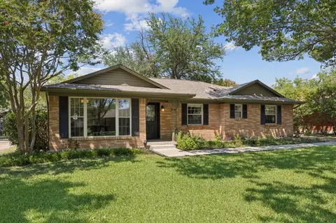 2540 Pinebluff Dr, Dallas, TX 75228
