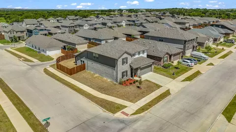 2860 Fox Trail Ln, Fort Worth, TX 76108