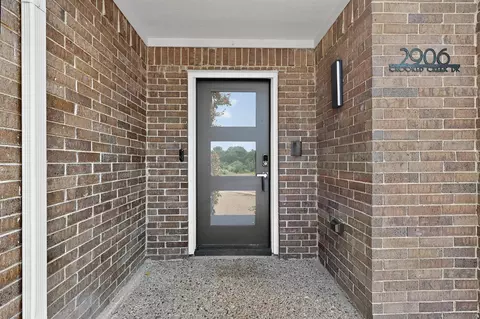 2906 Crooked Creek Dr, Carrollton, TX 75007