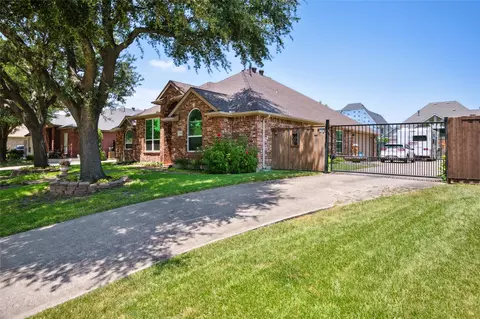 8301 Martha Ln, Rowlett, TX 75088