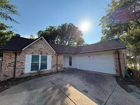 4320 Spindletree Ln, Fort Worth, TX 76137