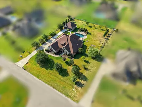 1300 Ruby Lea Ln, Fort Worth, TX 76179