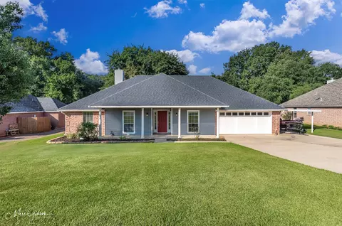 222 Country Club Dr, Benton, LA 71006