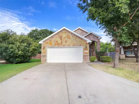 5804 Grenada Ct, Fort Worth, TX 76119
