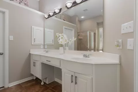 Bath - 2207 Eagles Nest Dr, Euless, TX 76039 photo 1 of 4