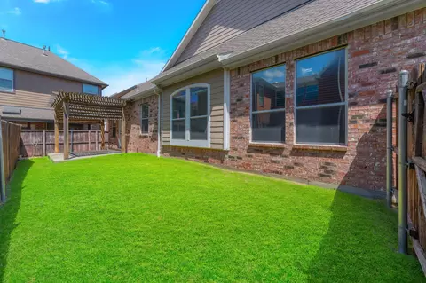 Exterior - 2207 Eagles Nest Dr, Euless, TX 76039 photo 5 of 7