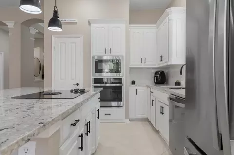 Kitchen - 2207 Eagles Nest Dr, Euless, TX 76039 photo 3 of 3