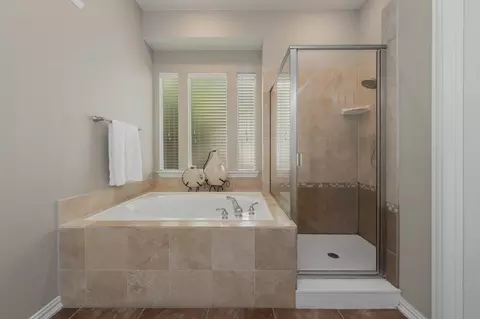 Bath - 2207 Eagles Nest Dr, Euless, TX 76039 photo 3 of 4