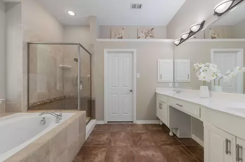 Bath - 2207 Eagles Nest Dr, Euless, TX 76039 photo 2 of 4