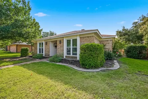 1814 Kensington Dr, Carrollton, TX 75007