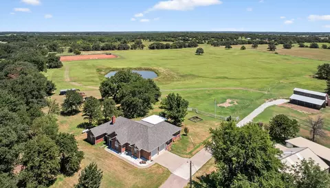 482 Center Hill Rd, Gainesville, TX 76240