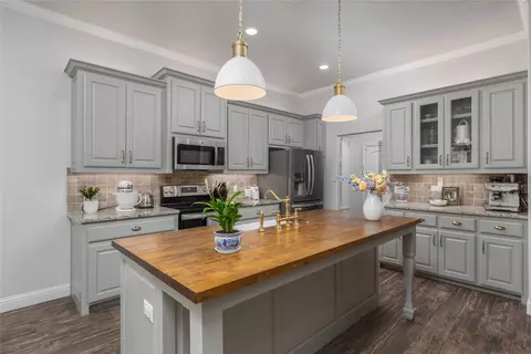 1033 Tex Ln, Springtown, TX 76082