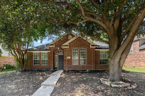 812 Pinnacle Cir, Lewisville, TX 75077