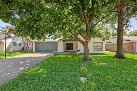 1008 Fayette Dr, Euless, TX 76039